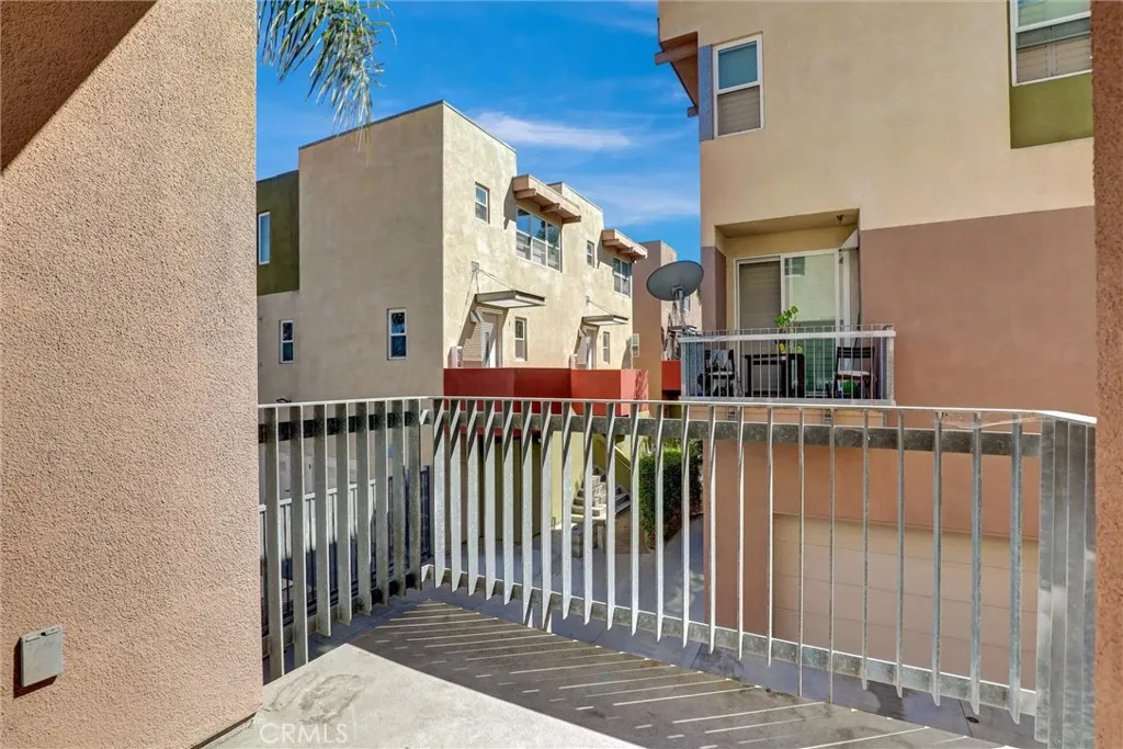 302 E 19th Street 7, Long Beach, California 90806 home-pic-11